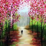 erdei séta rózsaszín levelű fák között