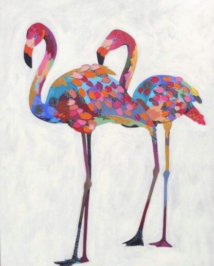 a kép két színes flamingót tartalmaz
